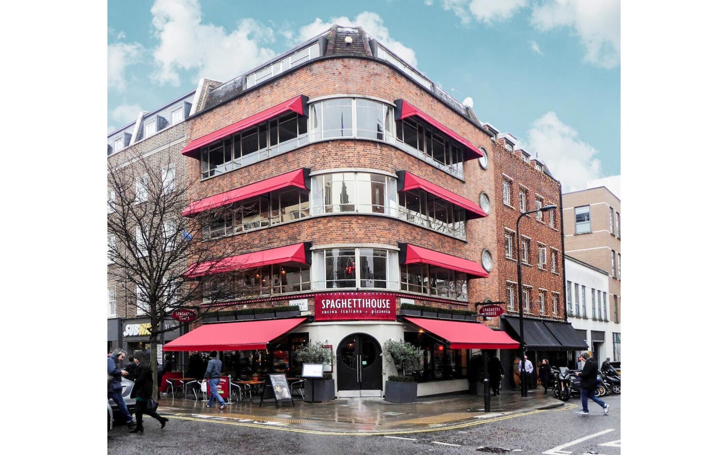 Restaurant-Awning-in-Red-Fabric
