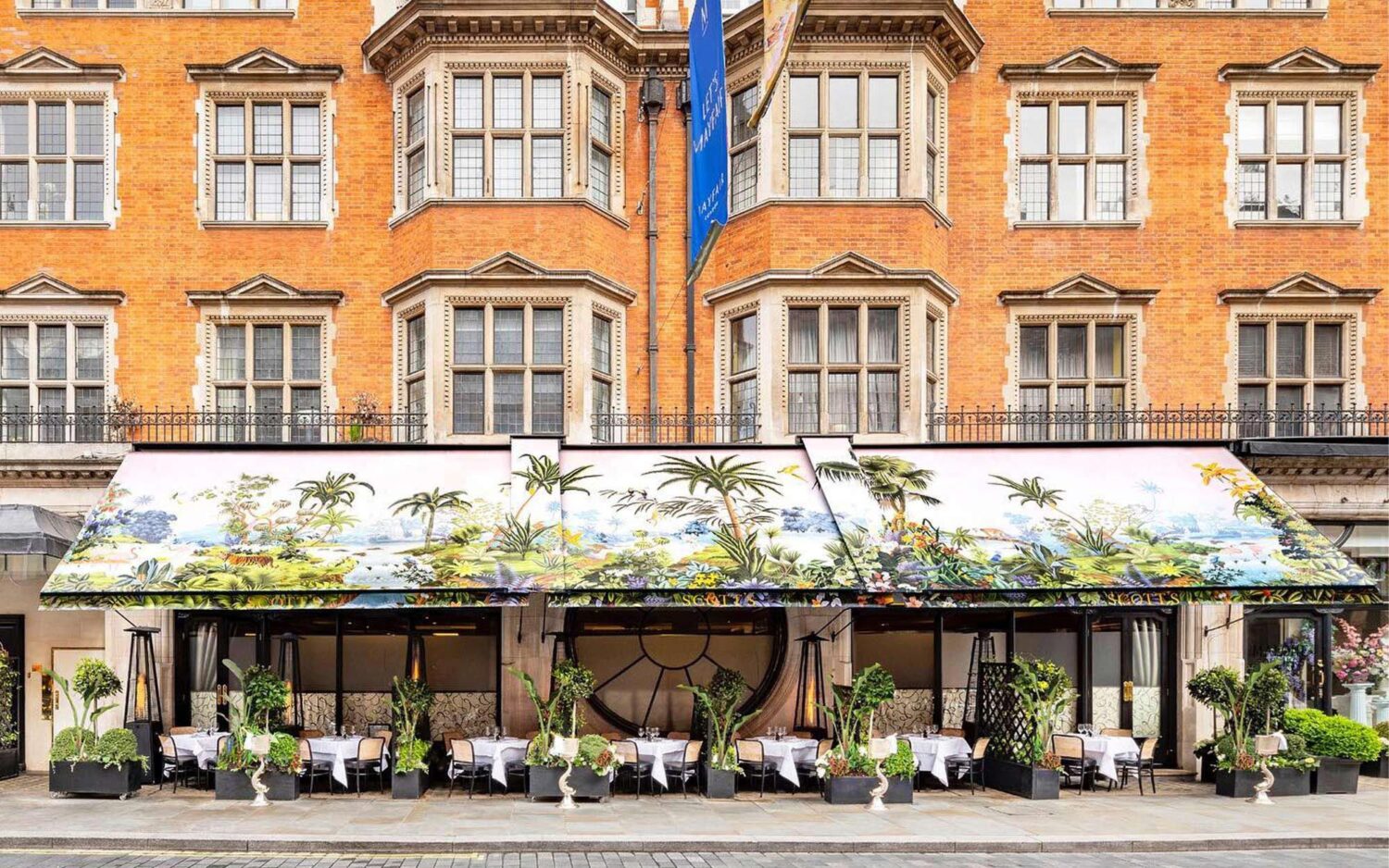 Restaurant-Awning-with-Premium-Design