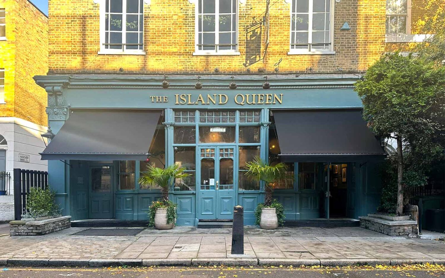 Traditional-Awning-The-Island-Queen.
