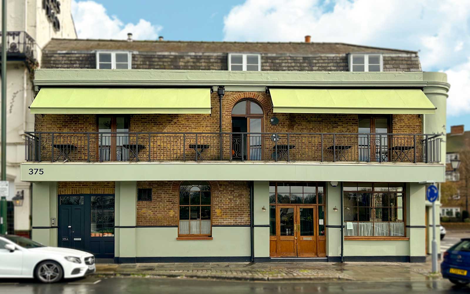 Greenwich-Awnings-The-Waterman-Arms