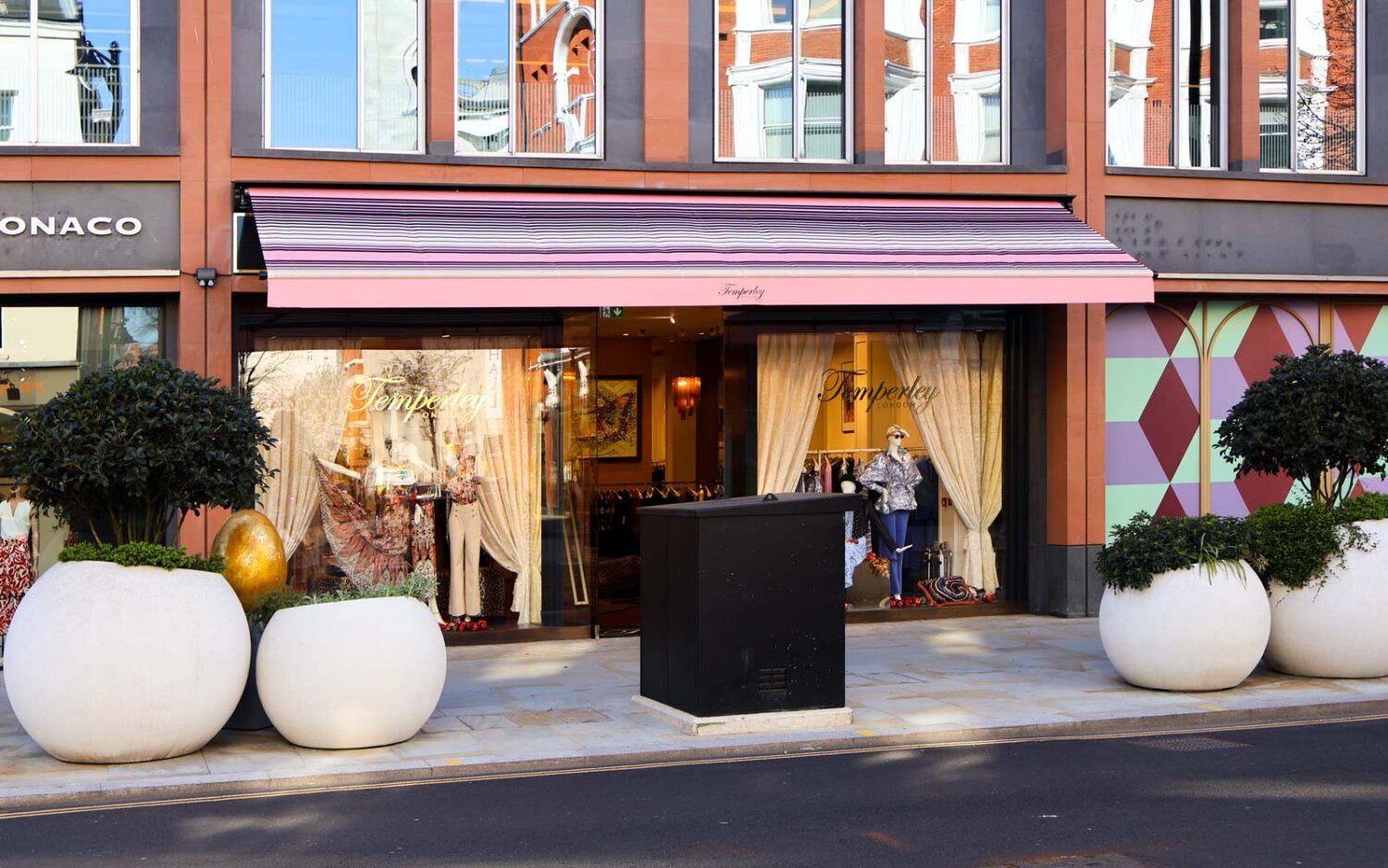 Greenwich Cantilever Awning, Sloane Street