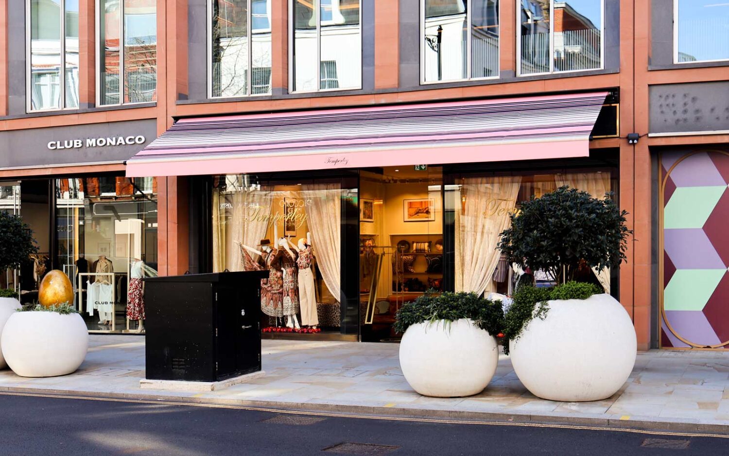 Greenwich Cantilever Awning, Sloane Street