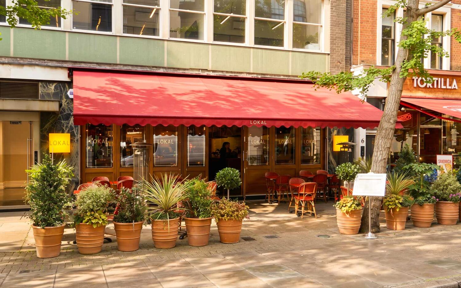 Greenwich Cantilever Awning, Fitzrovia